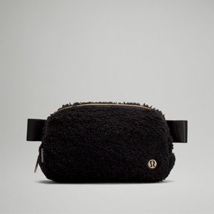 Lululemon everywhere fleece belt bag